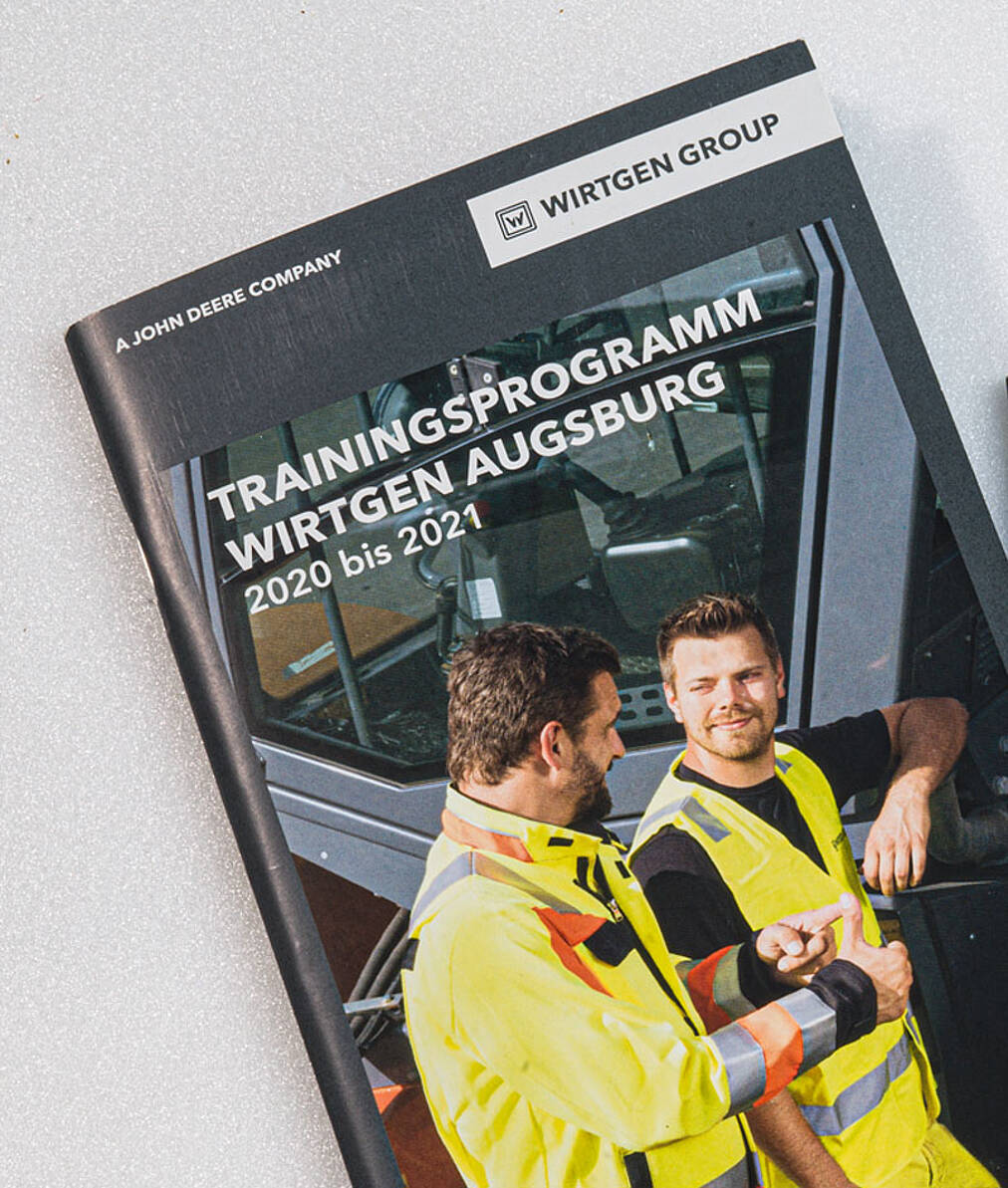 Schulungs- und Trainingsflyer für Baubranche Servicebroschüre Hoch- und Tiefbau