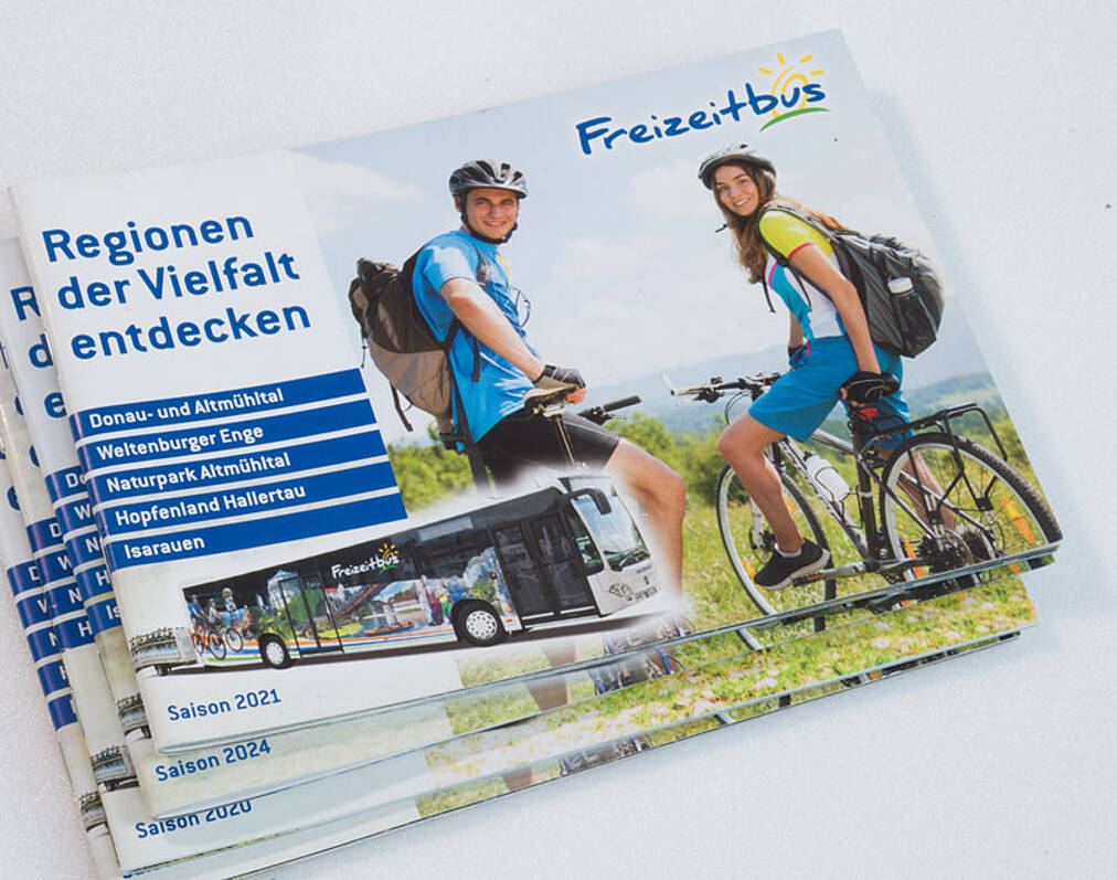 Informationsbroschüren für Tourismusbranch Imagebroschüre Freizeitbus Landkreis Kelheim